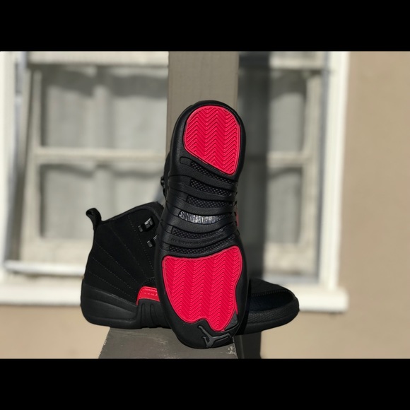 Women Air Jordan Retro 12 - Picture 6 of 8